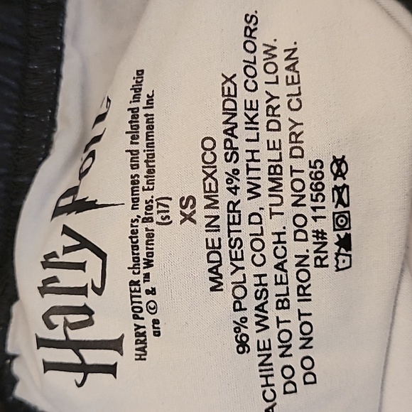 NWT Hot Topic Hogwarts Harry Potter Super Soft Leggings XS - Picture 3 of 5